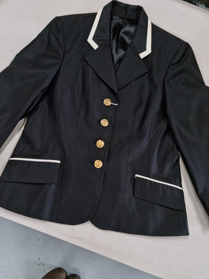 Ladies Shiney Black Jacket Size 6