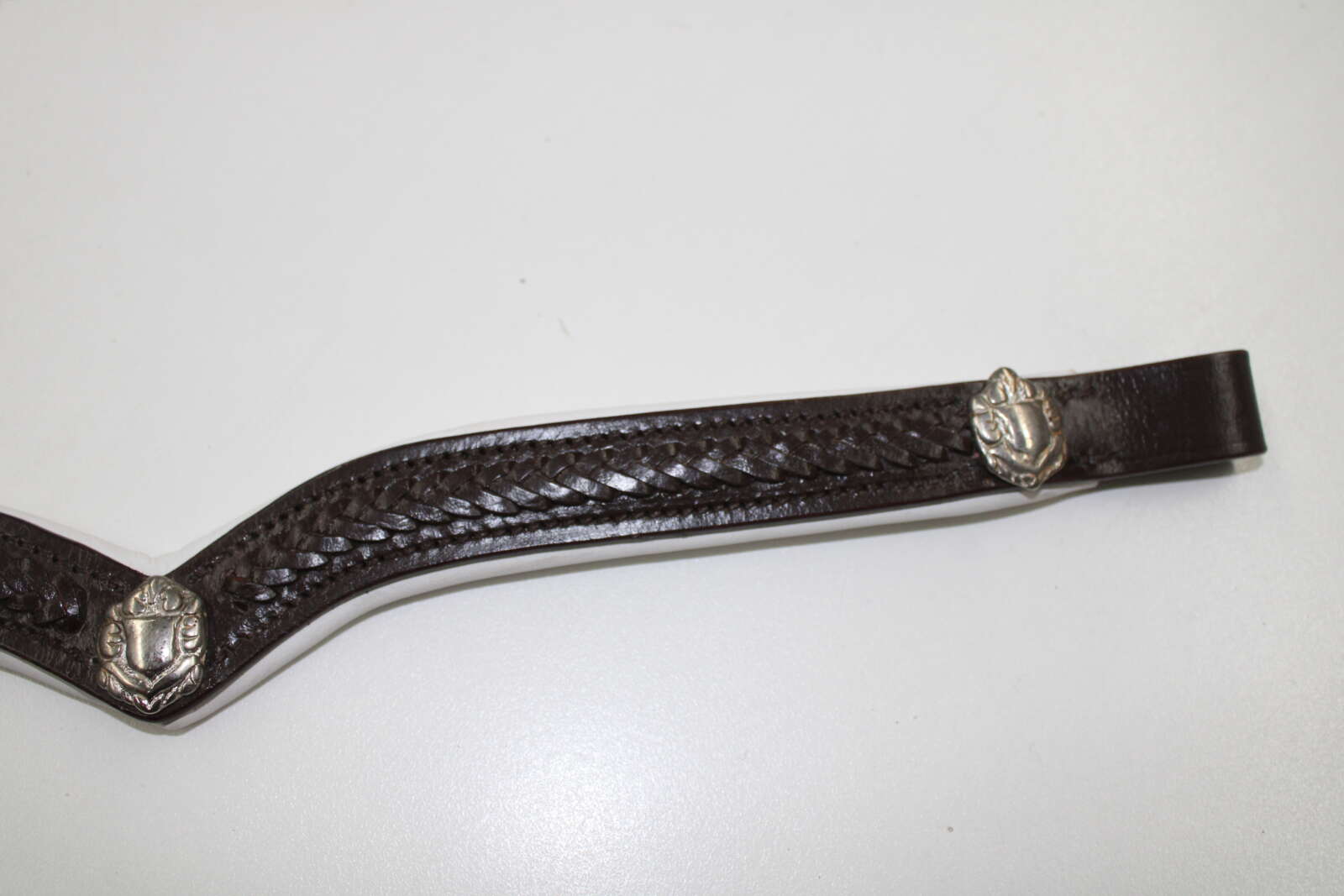 Heads To Tails – Plaited Leather W/ Shields & White Padding Browband