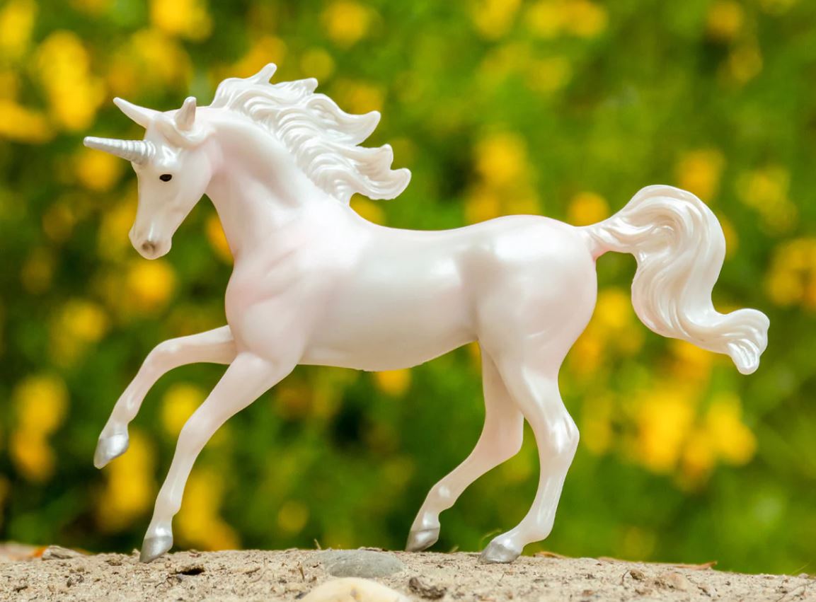 Breyer Stablemates Unicorn Treasures – Pearl