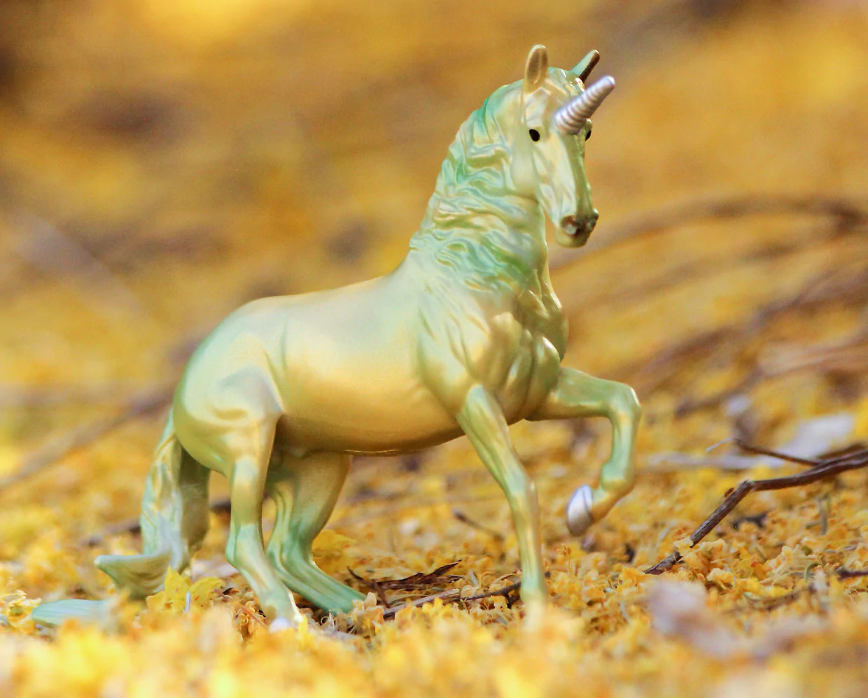 Breyer Stablemates Unicorn Treasures – Peridot