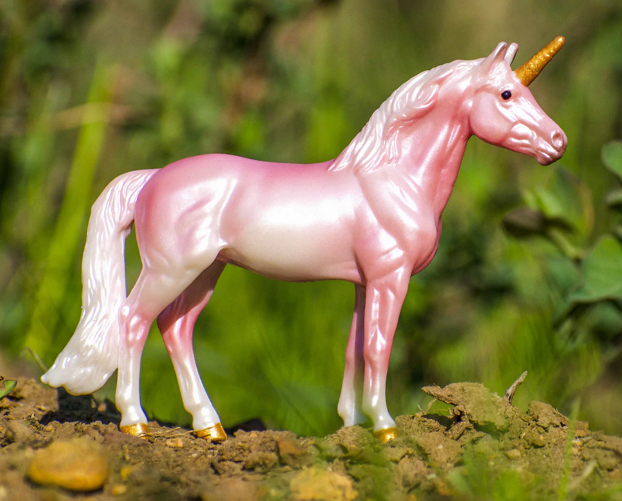 Breyer Stablemates Unicorn Treasures – Rose Quartz