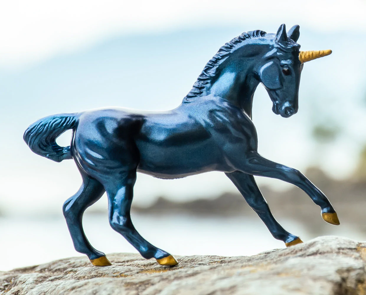Breyer Stablemates Unicorn Treasures – Topaz